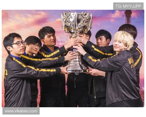 FPX战队在青年赛中以74分稳居积分榜首位,展现强劲实力 FPX战队在青年赛中以74分稳居积分榜首位,展现强劲实力